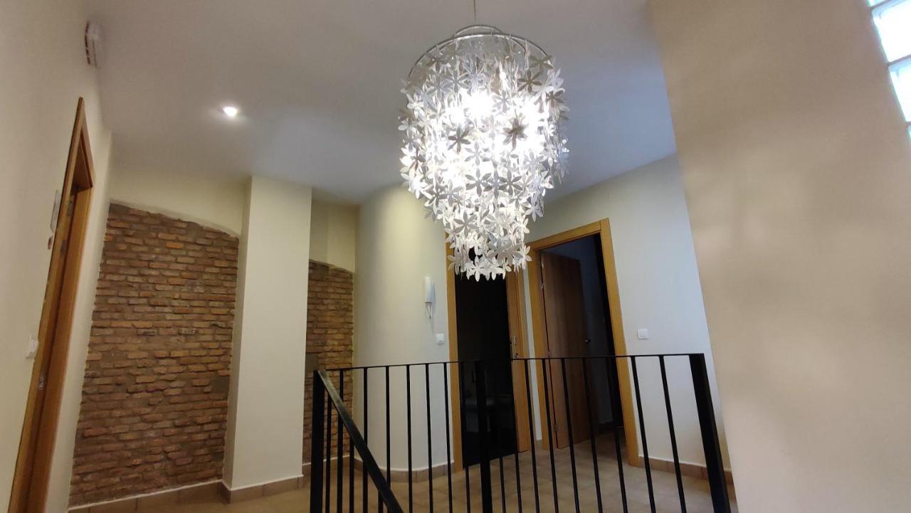 Apartamentos Turisticos Encanto Касерес Экстерьер фото